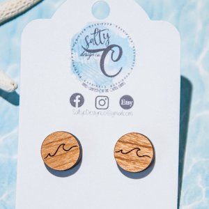 Wave stud earrings made of wood